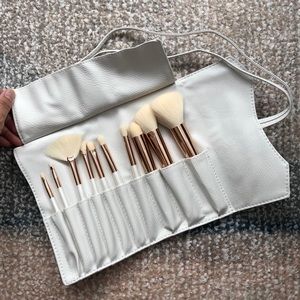 10-Piece Makeup Brush Collection by la beauté Soi